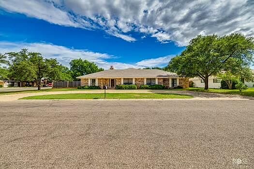 2nd image of 2701 Alta Vista Ln