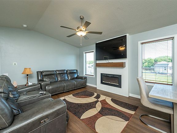 3rd image of 403 Lacy Cir NE