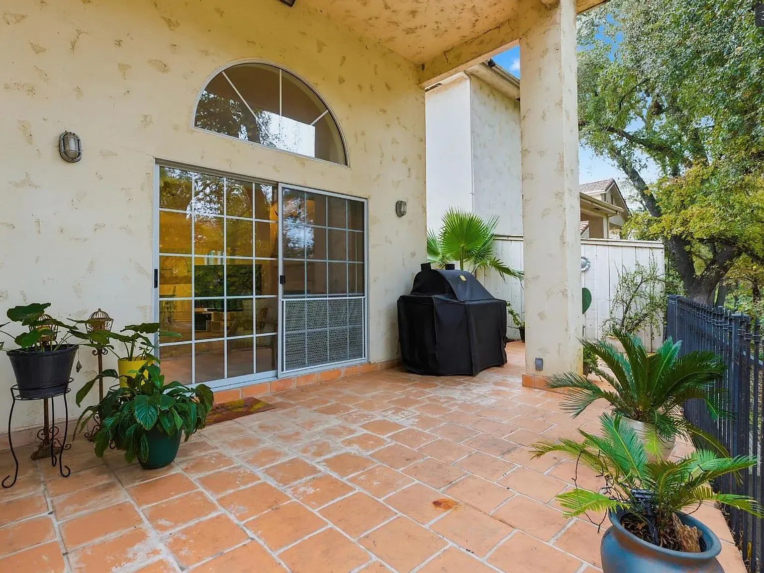 3 bed, 2099 sqft, $2,700 — Photo 4