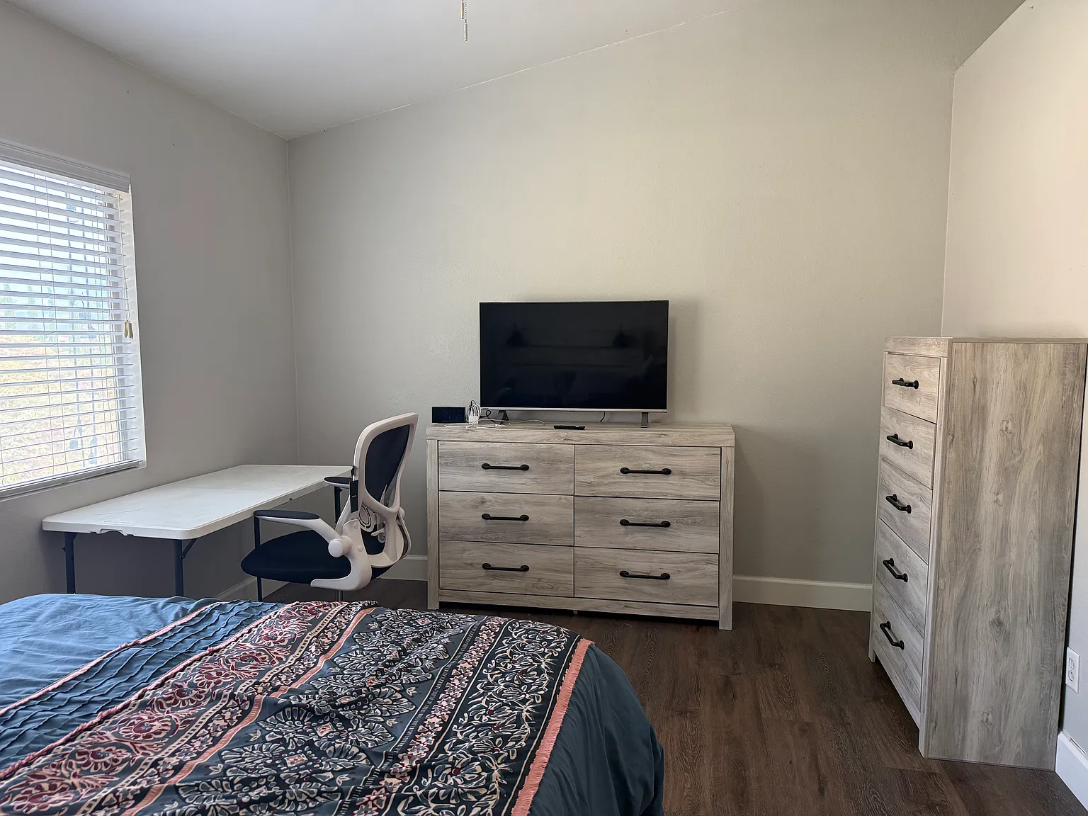4 bed, 1975 sqft, $1,250 — Photo 1