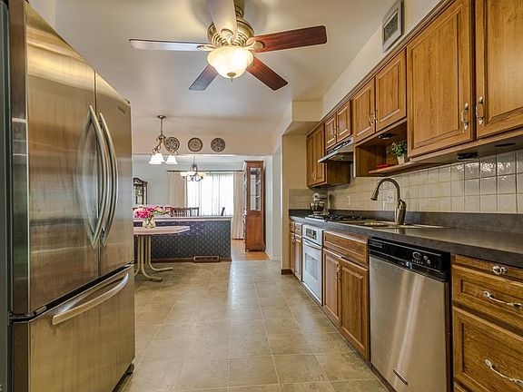5th image of 4555 Whitehall Dr