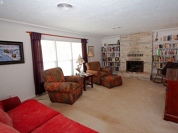 4th image of 6613 NE 209th St