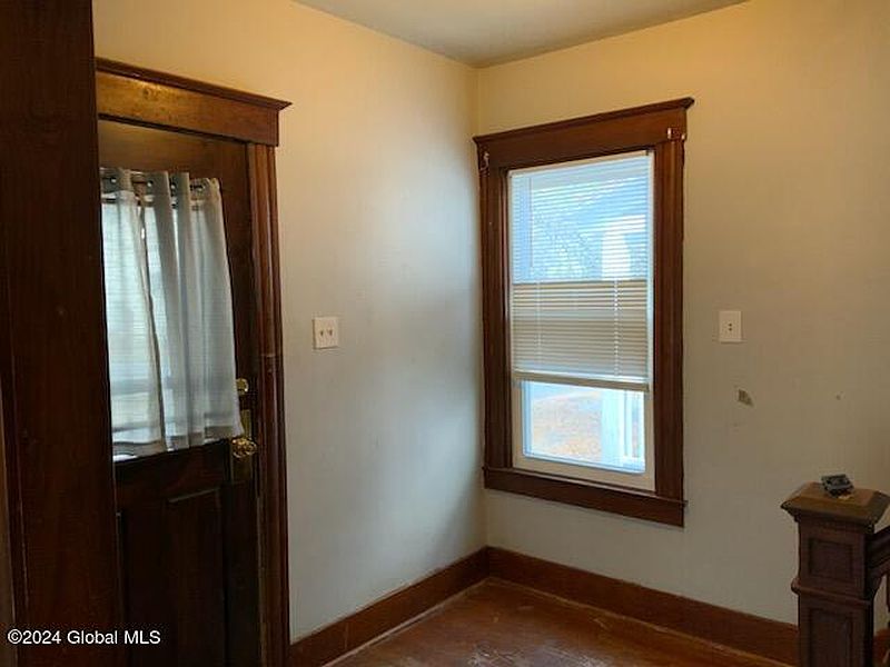 3rd image of 7 William Street