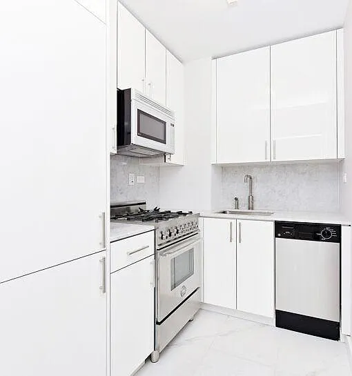 322 W 57th St #29L — Photo 6