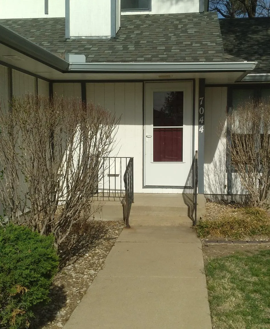 2 bed, 2000 sqft, $1,700 — Photo 2