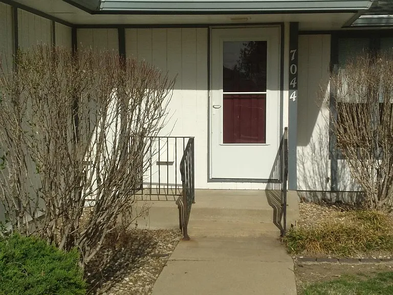 7044 E Farmview Ln — Photo 2