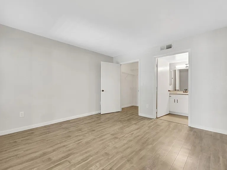 2300 E Silverado Ranch Blvd #1100 — Photo 13