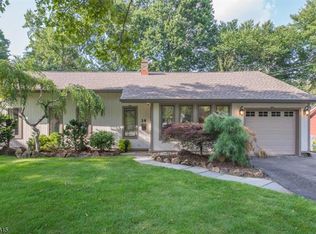 14 Spalding Dr, Livingston, NJ