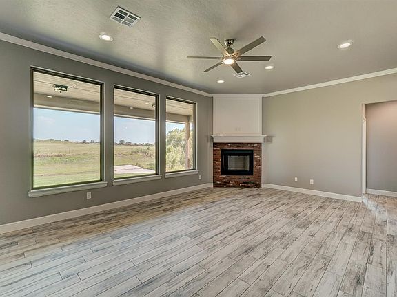 4th image of 1125 NE Scissortail Dr