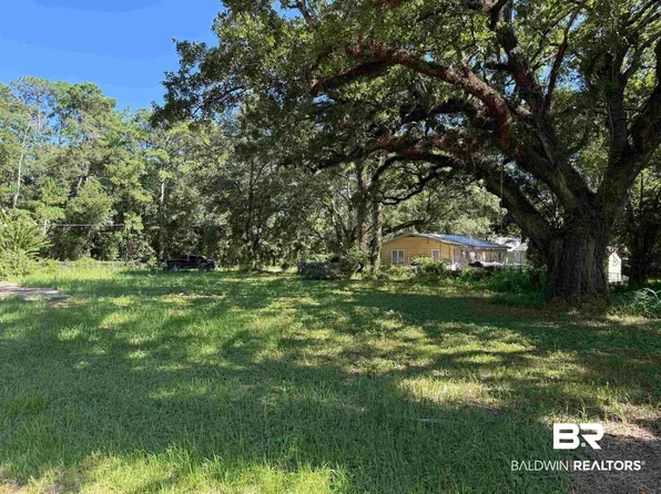 13940 Railroad St, Bayou La Batre, AL 36509