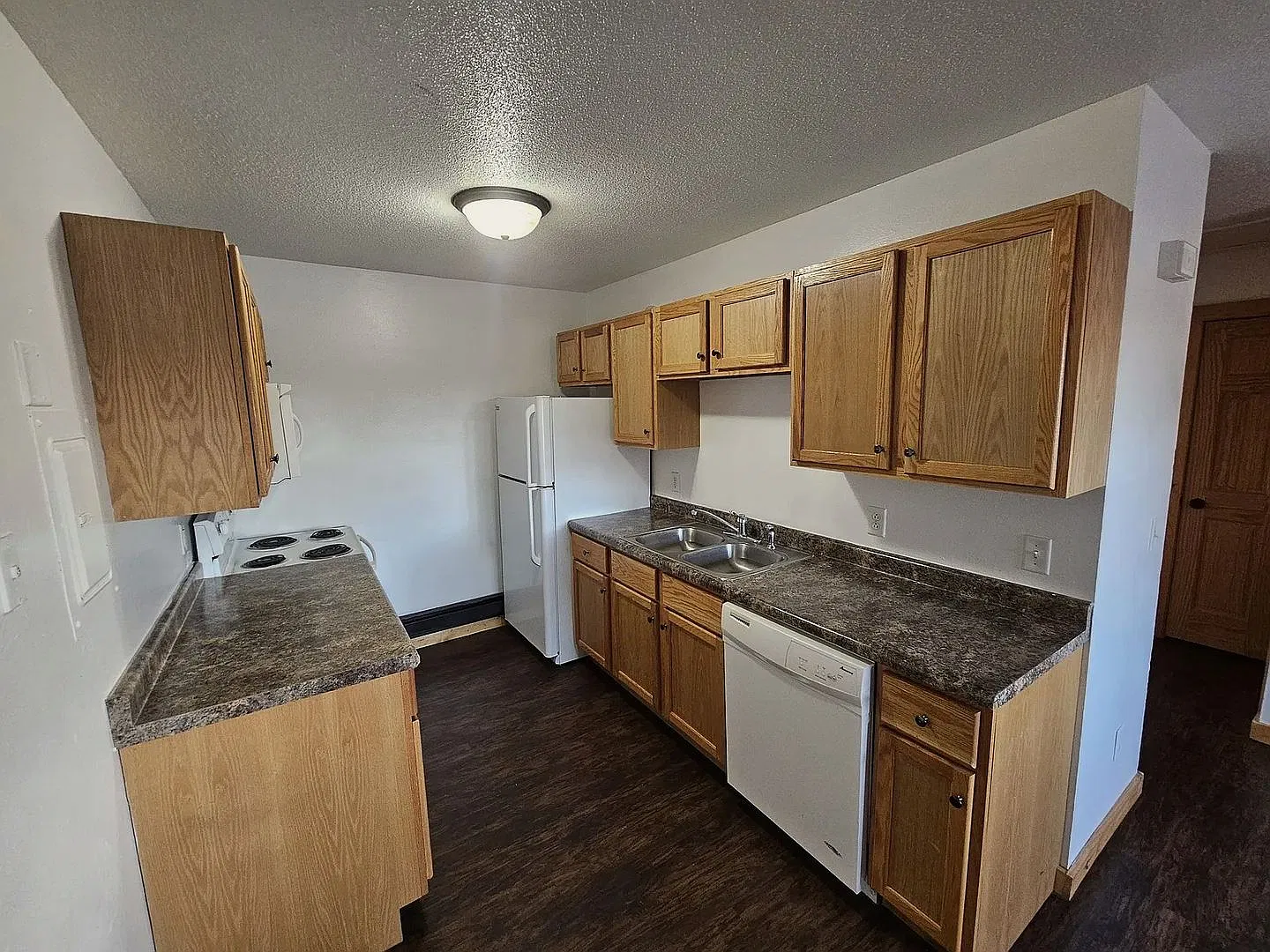 Charming 2 Bed, 1 Bath Apartment Near Emplify Hospital — Photo 2
