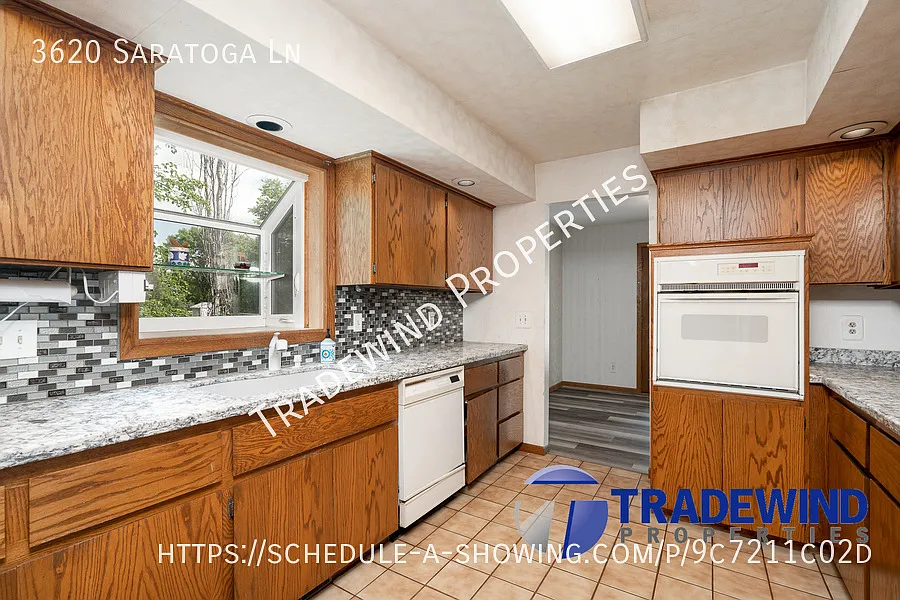 Superb 4 Bed 3 Bath Single Family Home — Photo 3