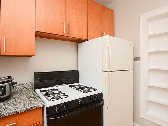 4th image of 1335 W Winona St APT 1