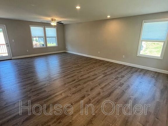 4th image of 102 Zoeys Cove Rd