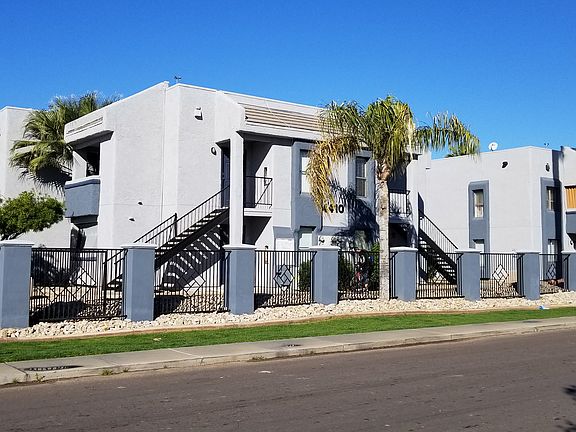 3rd image of 4410 N Longview Ave Unit 221
