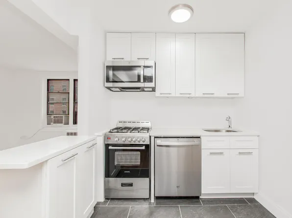 2165 Matthews Avenue image 18 of 20