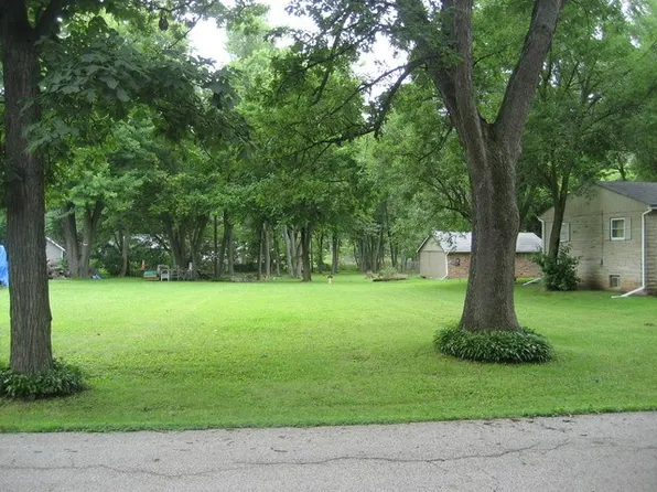 1406 W Wauconda Rd, McHenry, IL 60051