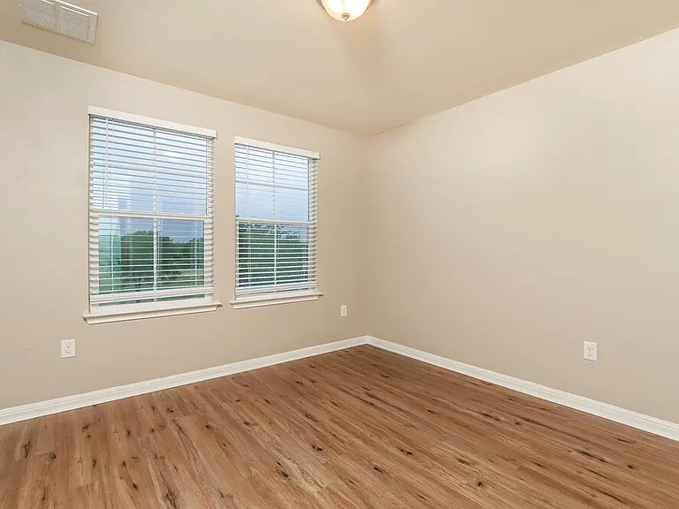 415 N Heatherwilde Blvd — Photo 14