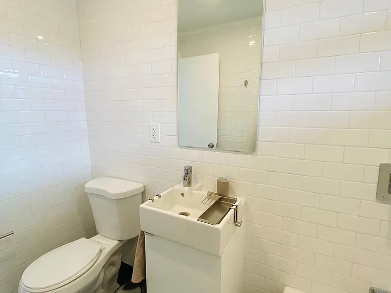 2011 NE 167th St #9 — Photo 13