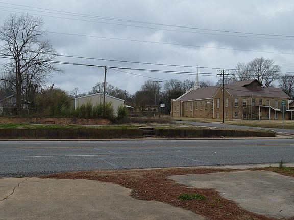2nd image of 700 E Grand Ave