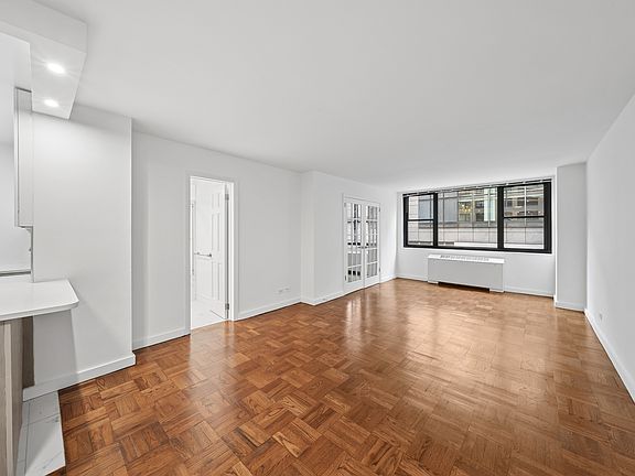 3rd image of 330 W 58th St APT 7K