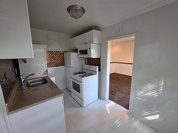 4th image of 1-39 Beach 122nd St Unit 4D