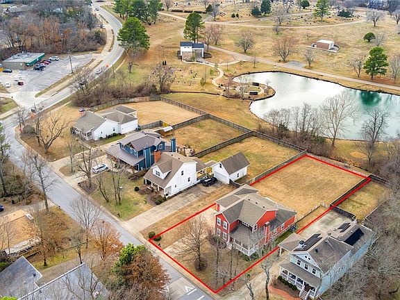 3rd image of 1883 N Winwood Dr
