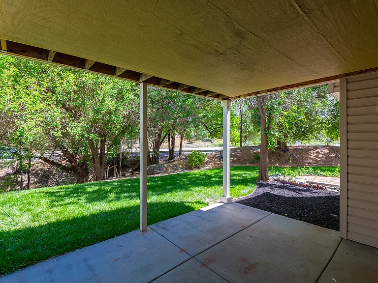528 Park Ridge Ct — Photo 11