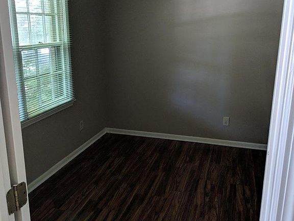 4th image of 108 Dutch Elm Ct