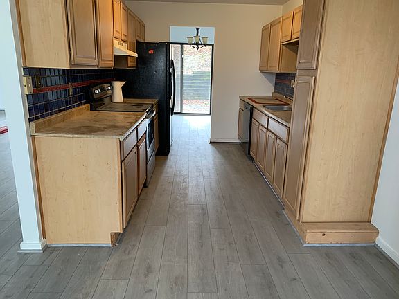5th image of 470 Lynetree Dr