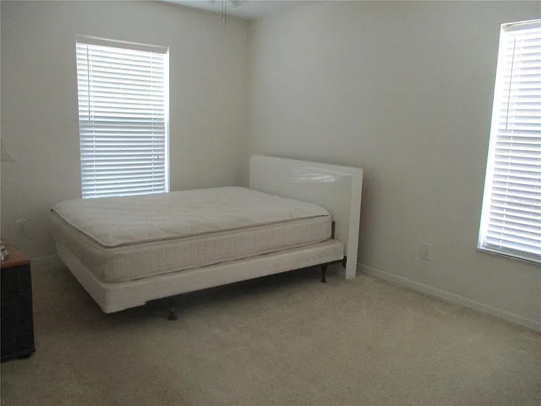 209 N Brockfield Dr — Photo 16