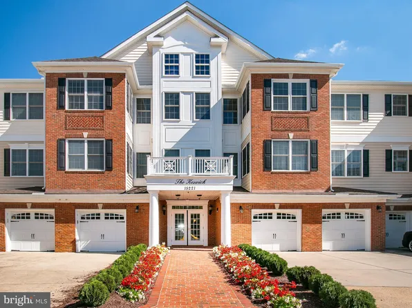 15221 Royal Crest Dr APT 206, Haymarket, VA 20169