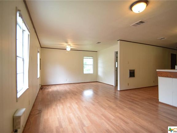 4th image of 914 Kleine St
