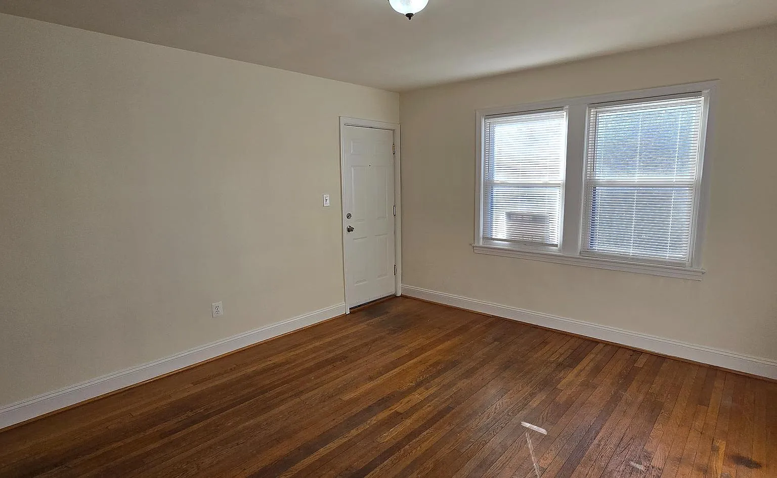 2 bed, 1000 sqft, $1,800 — Photo 3