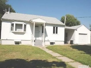 134 Mohawk Ave, Deer Park, NY 11729