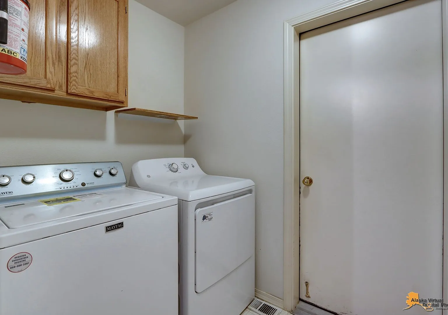 East Anchorage Condo with Fenced in Yard, W/D in unit, & 2 Car Garage! Close to JBER, Baxter Bog ... — Photo 2
