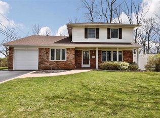 123 Fifty Acre Rd S, Smithtown, NY 11787