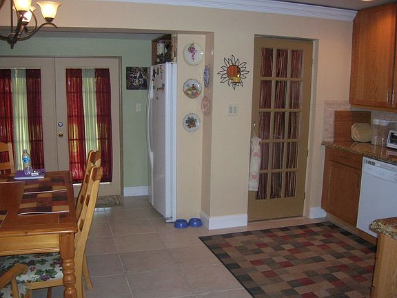 5th image of 4371 Marilyn Dr