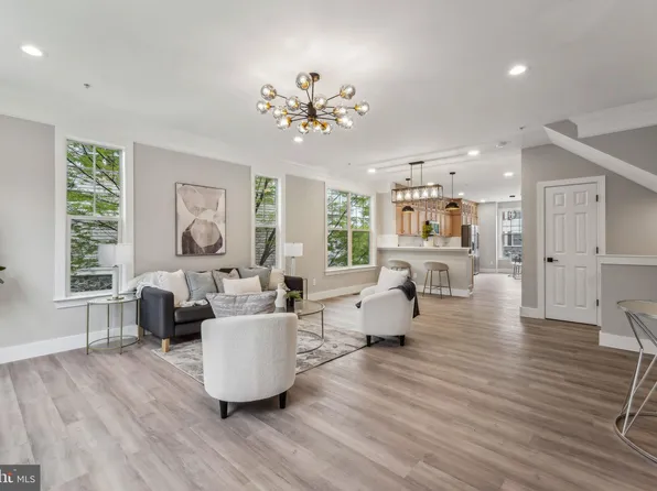 16818 Nuttal Oak Pl, Woodbridge, VA 22191