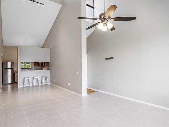 4th image of 410 LAUREL COVE WAY