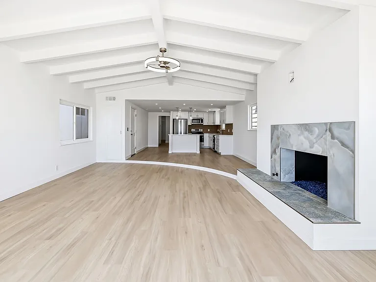 3010 W Oceanfront — Photo 12