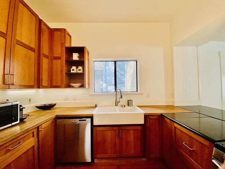 15 G St #1 — Photo 16