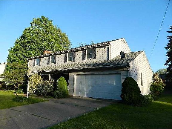 3rd image of 165 Eastwood Dr