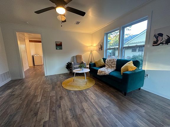 4th image of 122 West Dr