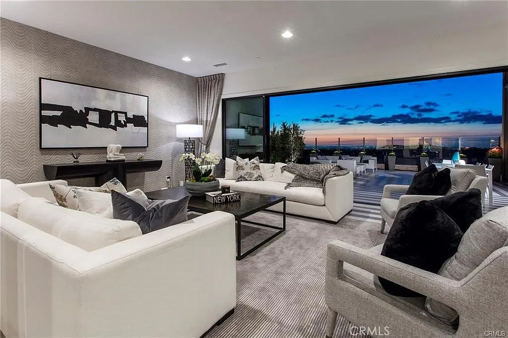 5 bed, 5.5 bath, 4251 sqft, $11,000 — Photo 4