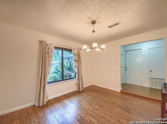 5th image of 2915 Floral Way Dr