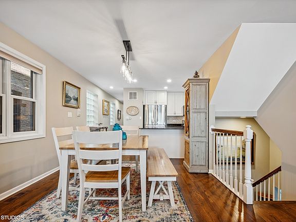4th image of 3217 N Kenmore Ave #1