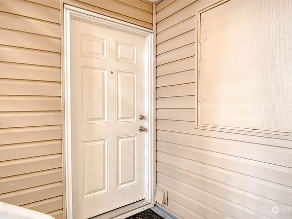 5th image of 12415 NE 130th Court #H102