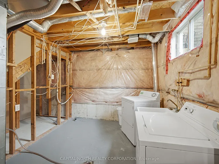 126 Marsellus Dr — Photo 33
