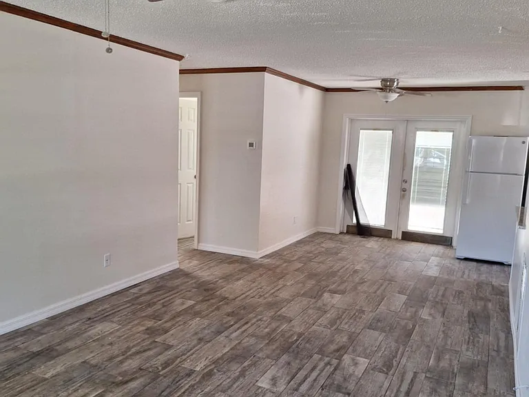 806 62nd Ave NE — Photo 4